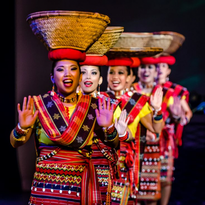 Kayamanan Ng Lahi at John Anson Ford Theatre